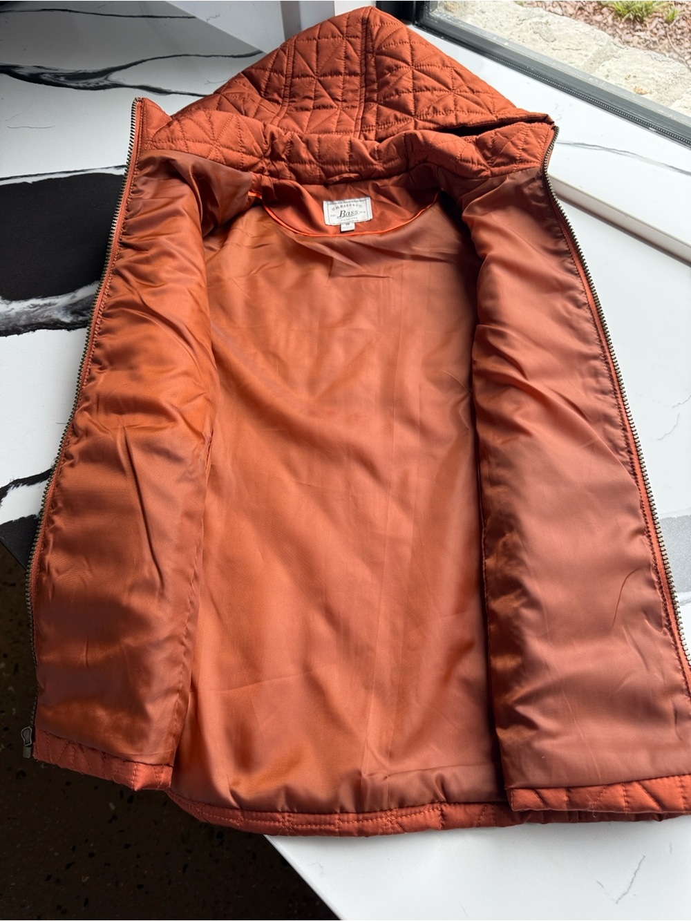 G. H. BASS & COMPANY BURNT ORANGE QUILTED HOODED PUFFER VEST SIZE M - Picture 5 of 6